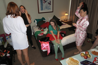 084-GirlsOutWest-Naughty_and_Nice-BTS_Pics/festive_foursome_012.jpg