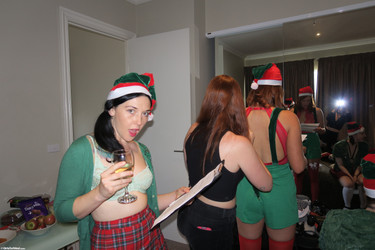 084-GirlsOutWest-Naughty_and_Nice-BTS_Pics/festive_foursome_026.jpg