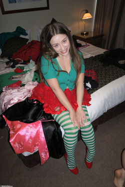 084-GirlsOutWest-Naughty_and_Nice-BTS_Pics/festive_foursome_011.jpg