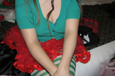 084-GirlsOutWest-Naughty_and_Nice-BTS_Pics/festive_foursome_013.jpg