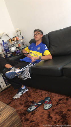 emilynarizinho/pics/20190612-7556941-my cousin sitting on the sofa in the room after tee s.jpeg