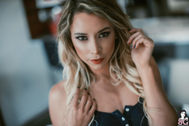 Miss_samantha_mathias/2019-12-25 Neighbor/01.jpg